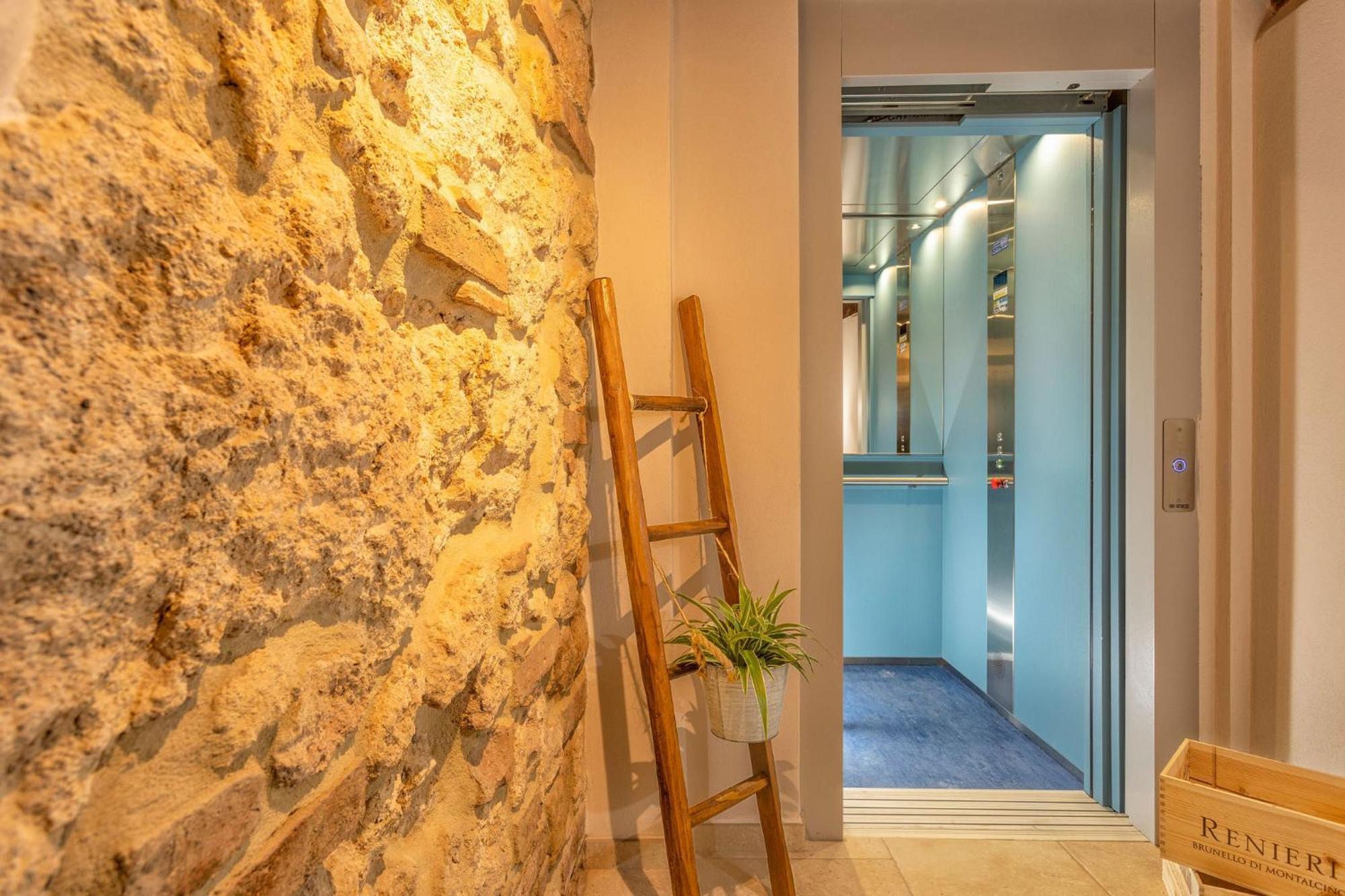 Palazzo Falcinelli Luxury Room In Montepulciano Center With Air Conditioning And Elevator Zewnętrze zdjęcie