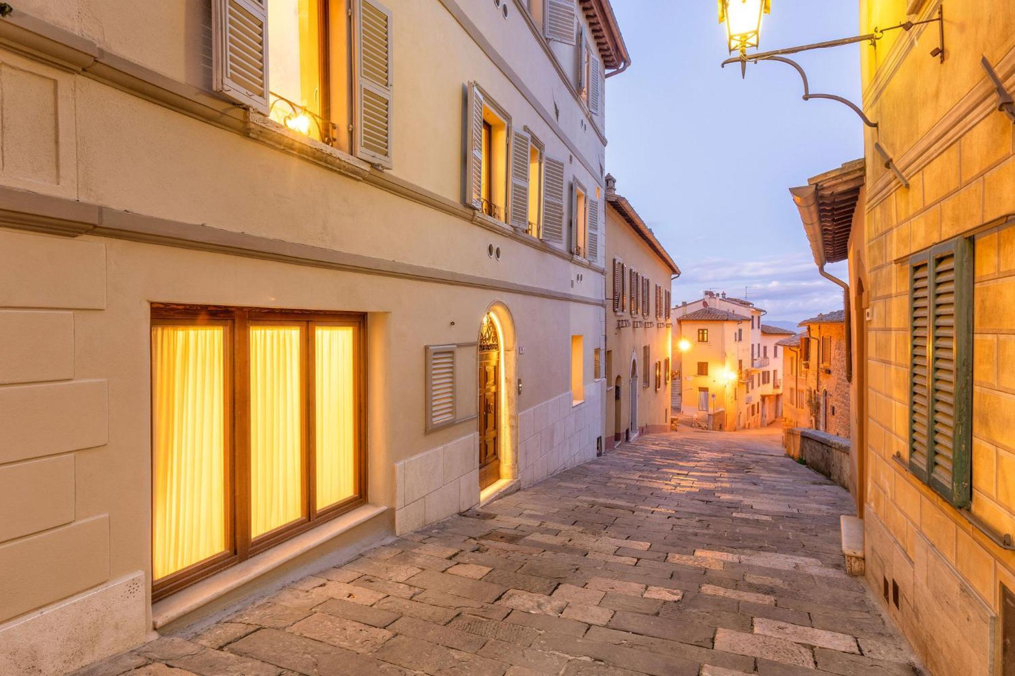 Palazzo Falcinelli Luxury Room In Montepulciano Center With Air Conditioning And Elevator Zewnętrze zdjęcie
